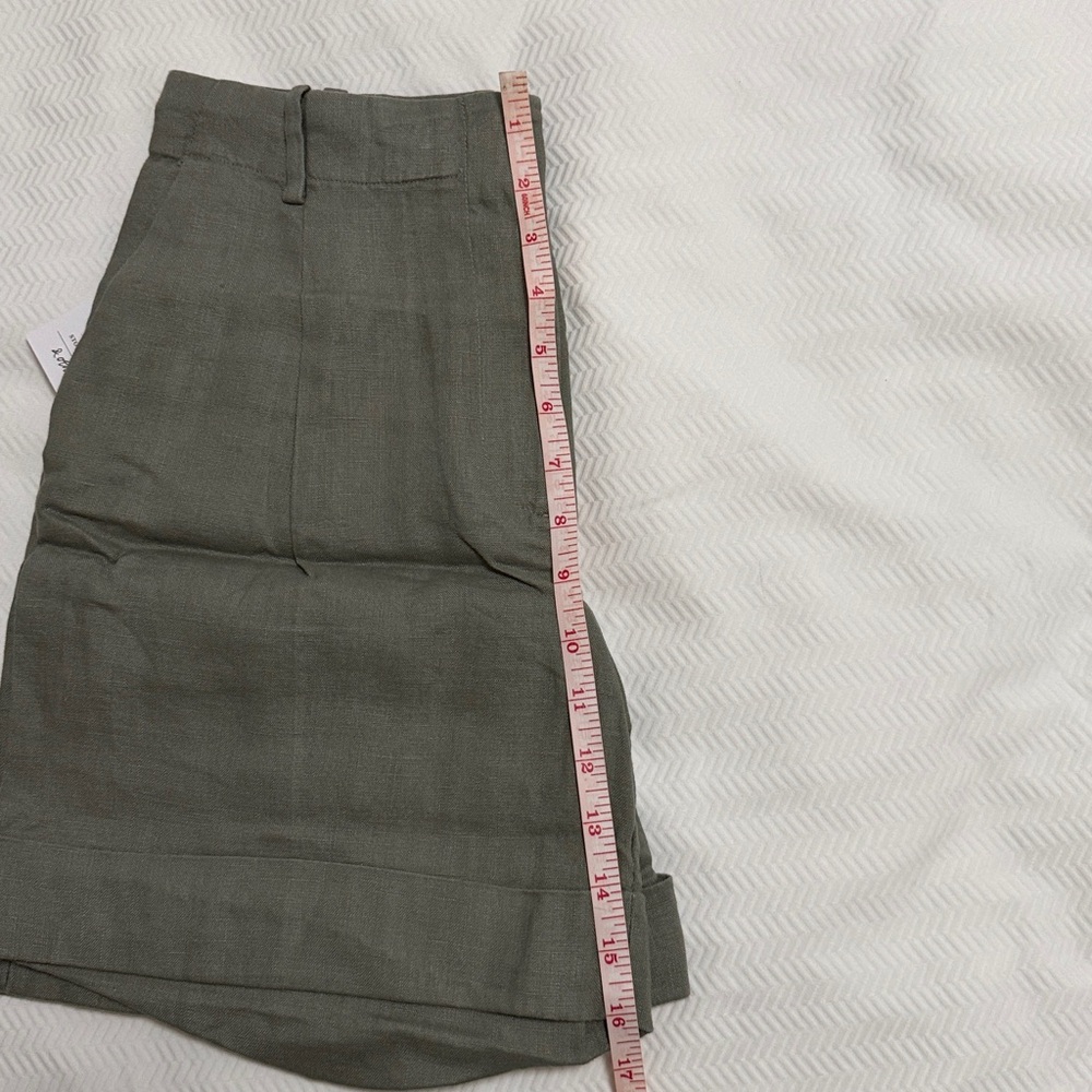 & Other Stories Tailored Wide-Leg Linen Shorts in Size 2 - Picture 13 of 13